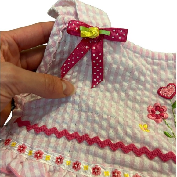 Sear-sucker pink and white dress with flower and bow details girls size 6X - Picture 2 of 4